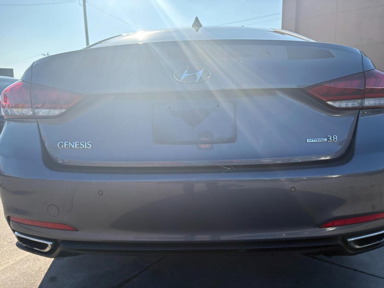 Hyundai Genesis 4dr Sdn V6 3.8L AWD 2015