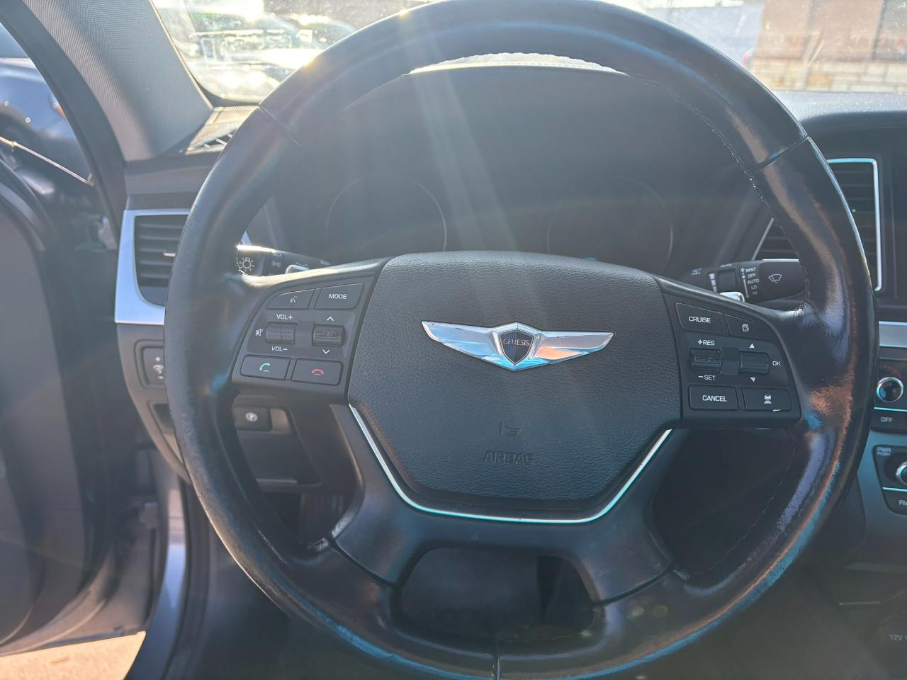 Hyundai Genesis 4dr Sdn V6 3.8L AWD 2015