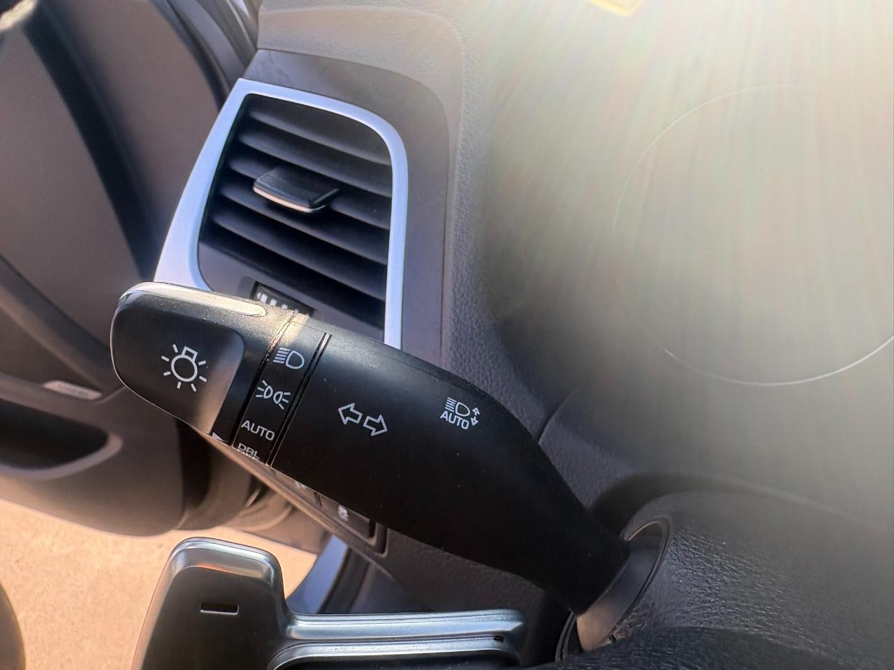 Hyundai Genesis 4dr Sdn V6 3.8L AWD 2015