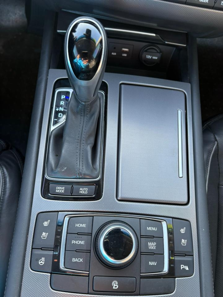 Hyundai Genesis 4dr Sdn V6 3.8L AWD 2015