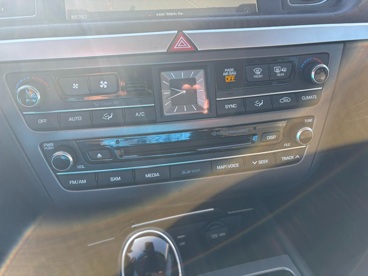 Hyundai Genesis 4dr Sdn V6 3.8L AWD 2015