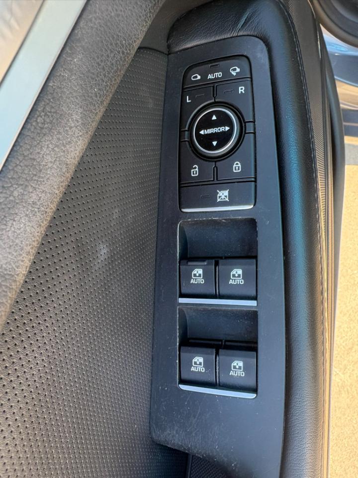 Hyundai Genesis 4dr Sdn V6 3.8L AWD 2015