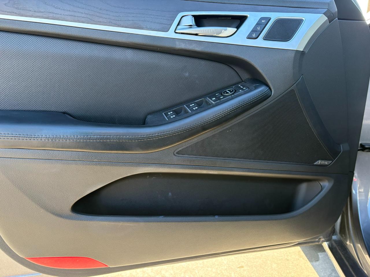 Hyundai Genesis 4dr Sdn V6 3.8L AWD 2015