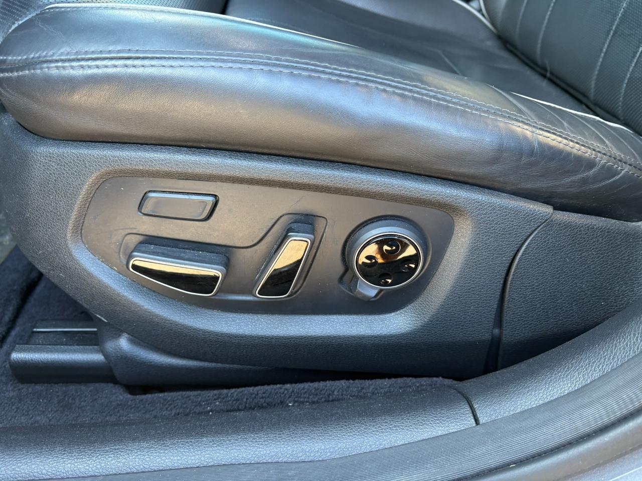 Hyundai Genesis 4dr Sdn V6 3.8L AWD 2015