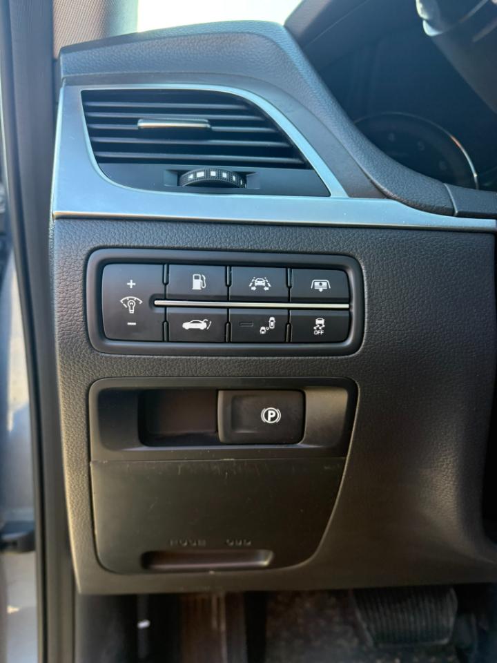 Hyundai Genesis 4dr Sdn V6 3.8L AWD 2015