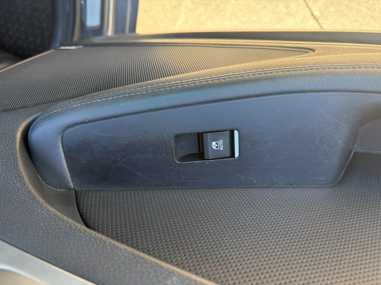 Hyundai Genesis 4dr Sdn V6 3.8L AWD 2015