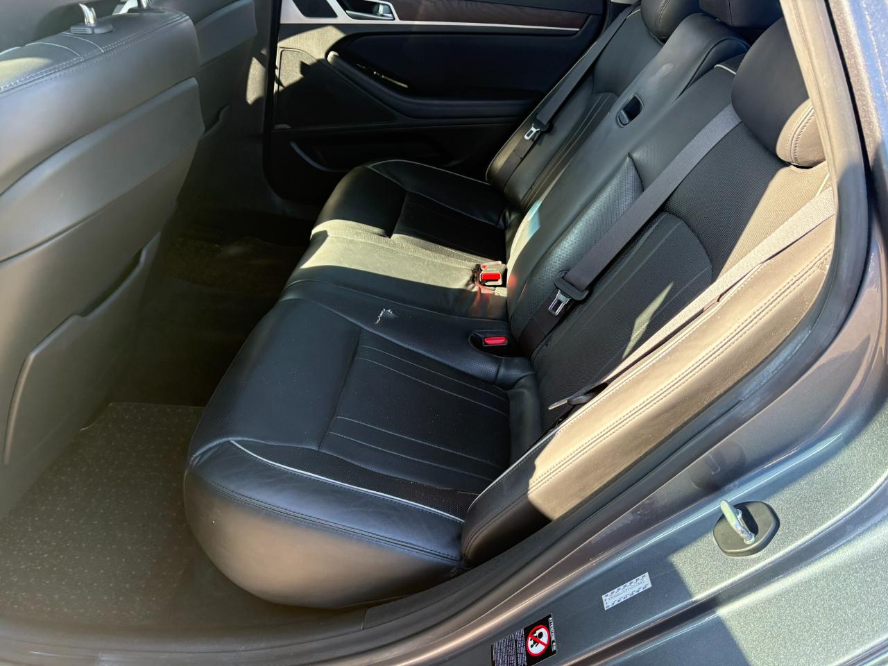 Hyundai Genesis 4dr Sdn V6 3.8L AWD 2015