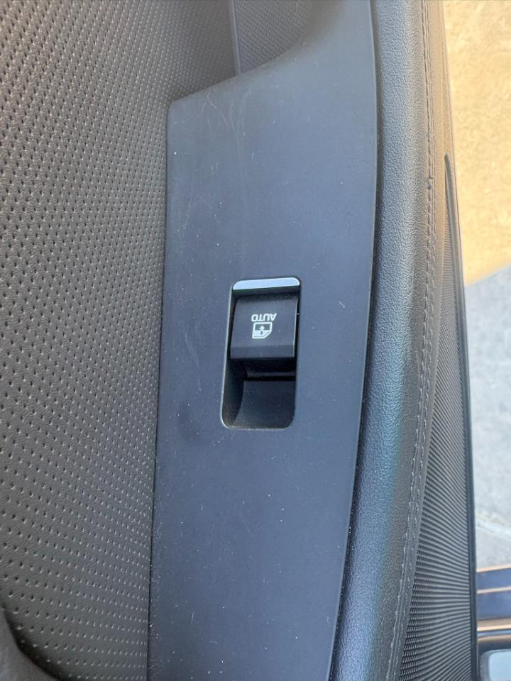 Hyundai Genesis 4dr Sdn V6 3.8L AWD 2015