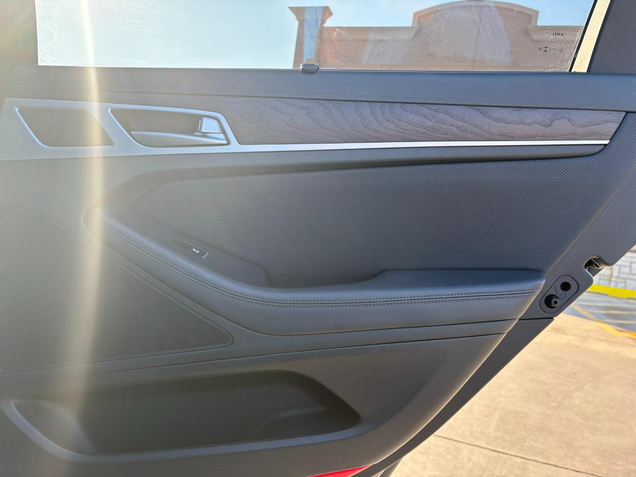 Hyundai Genesis 4dr Sdn V6 3.8L AWD 2015