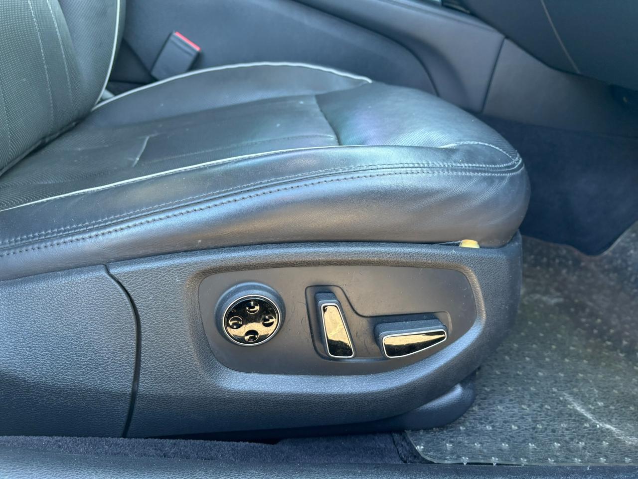 Hyundai Genesis 4dr Sdn V6 3.8L AWD 2015