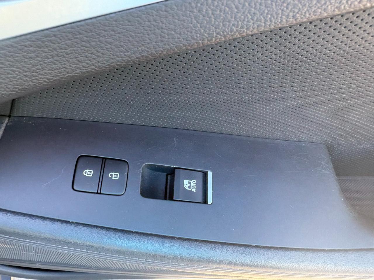 Hyundai Genesis 4dr Sdn V6 3.8L AWD 2015