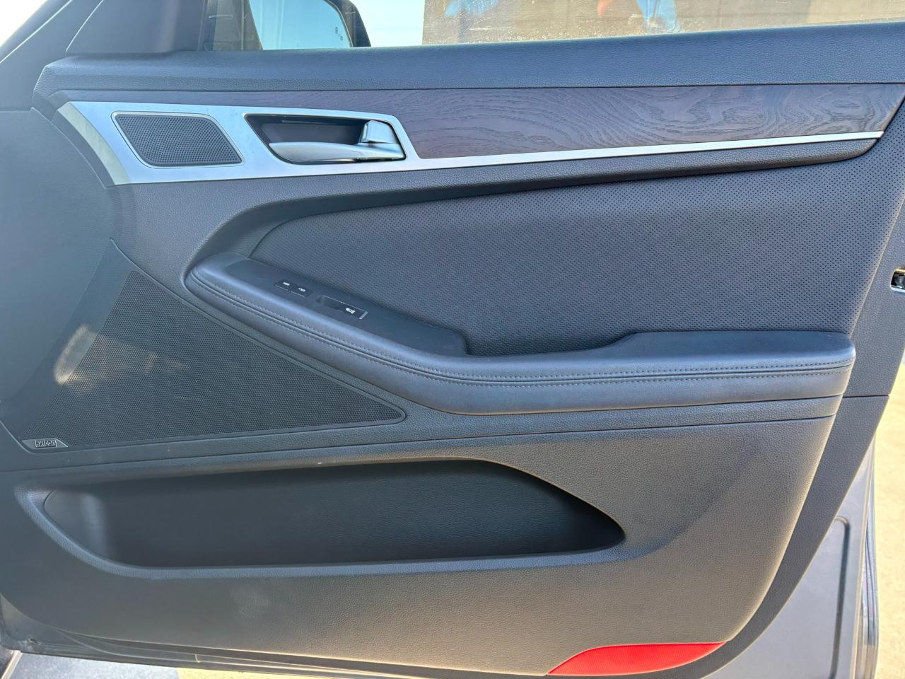 Hyundai Genesis 4dr Sdn V6 3.8L AWD 2015