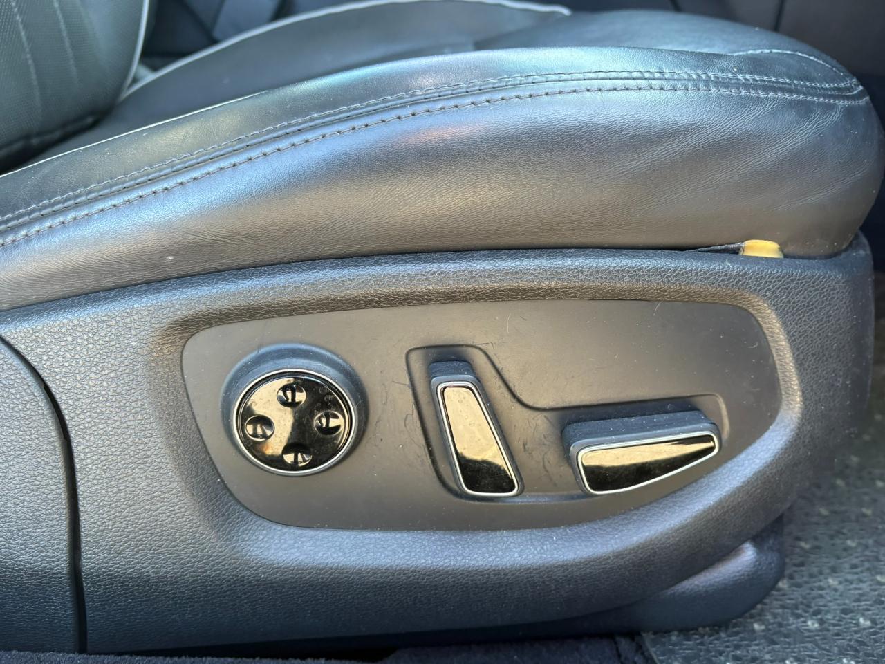 Hyundai Genesis 4dr Sdn V6 3.8L AWD 2015