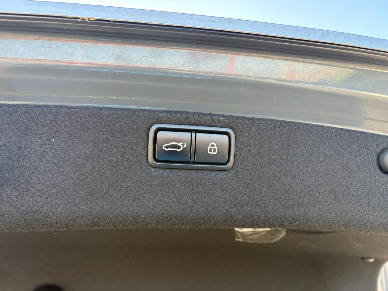 Hyundai Genesis 4dr Sdn V6 3.8L AWD 2015