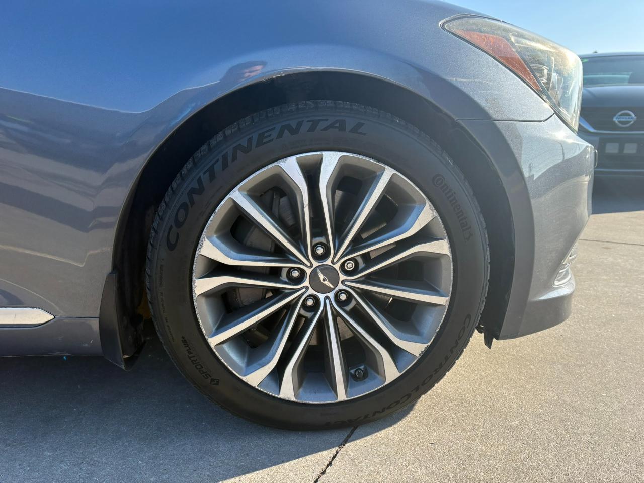 Hyundai Genesis 4dr Sdn V6 3.8L AWD 2015