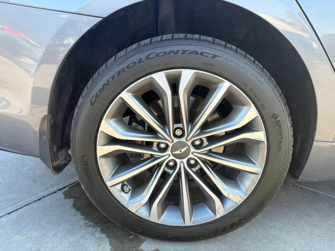 Hyundai Genesis 4dr Sdn V6 3.8L AWD 2015