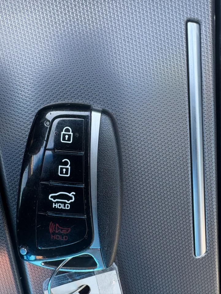 Hyundai Genesis 4dr Sdn V6 3.8L AWD 2015