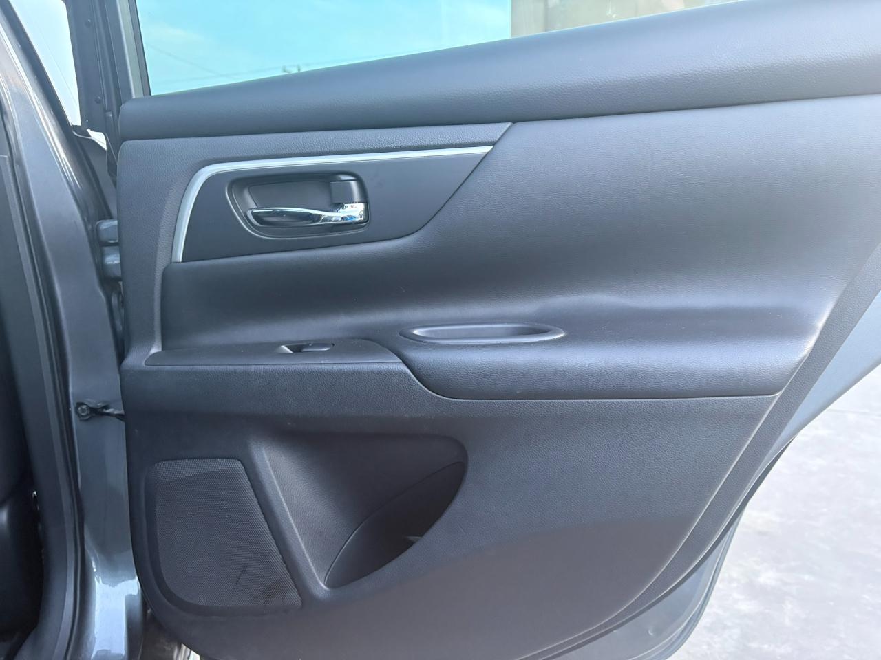 Nissan Altima 2.5 SR Sedan 2017