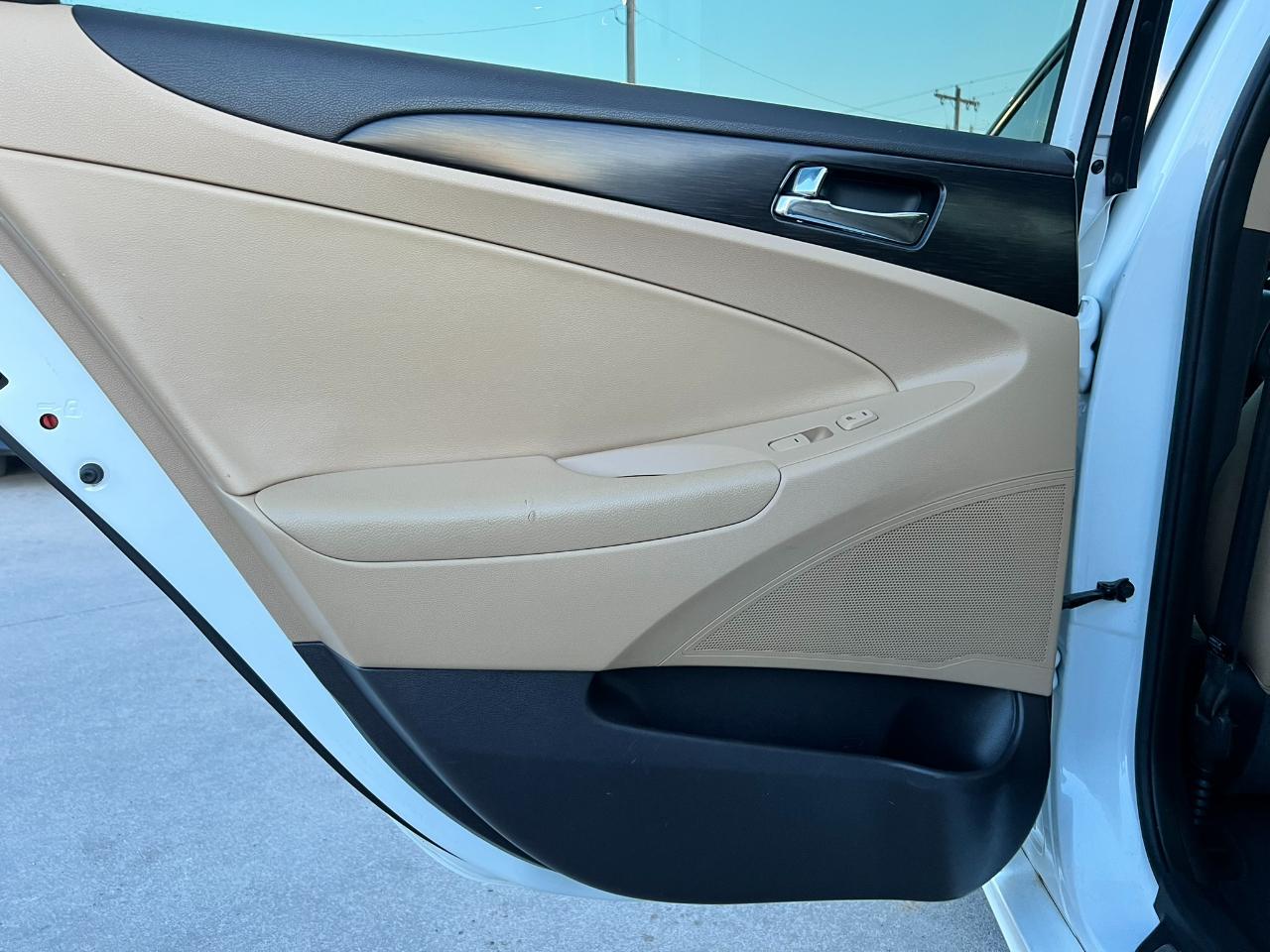 Hyundai Sonata 4dr Sdn 2.4L Auto Limited 2012