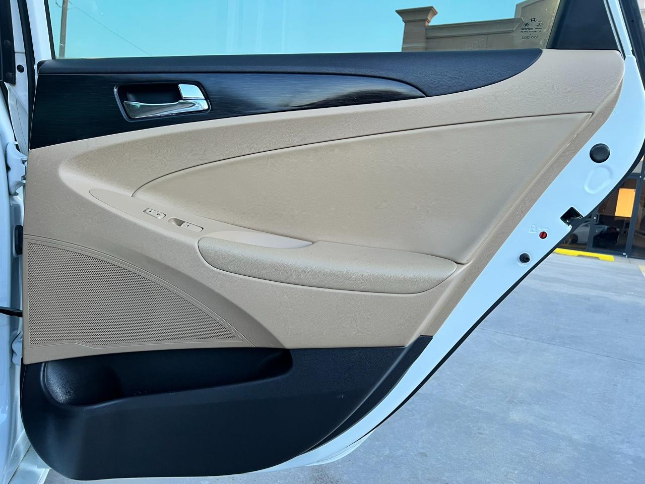 Hyundai Sonata 4dr Sdn 2.4L Auto Limited 2012