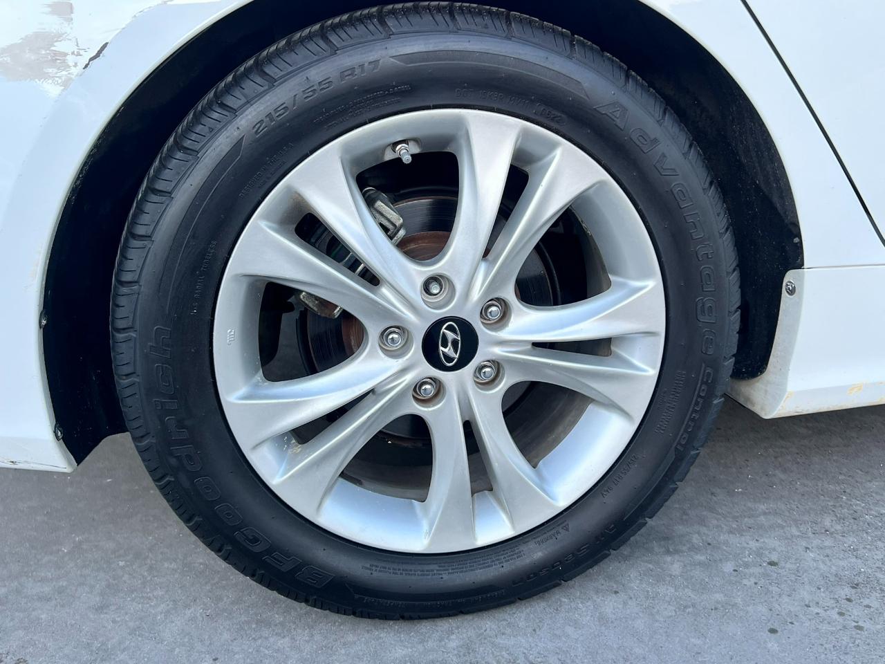 Hyundai Sonata 4dr Sdn 2.4L Auto Limited 2012