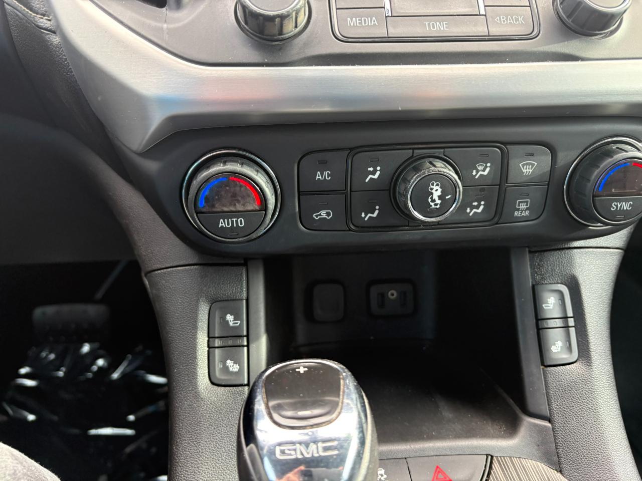 GMC Acadia FWD 4dr SLT w/SLT-1 2018