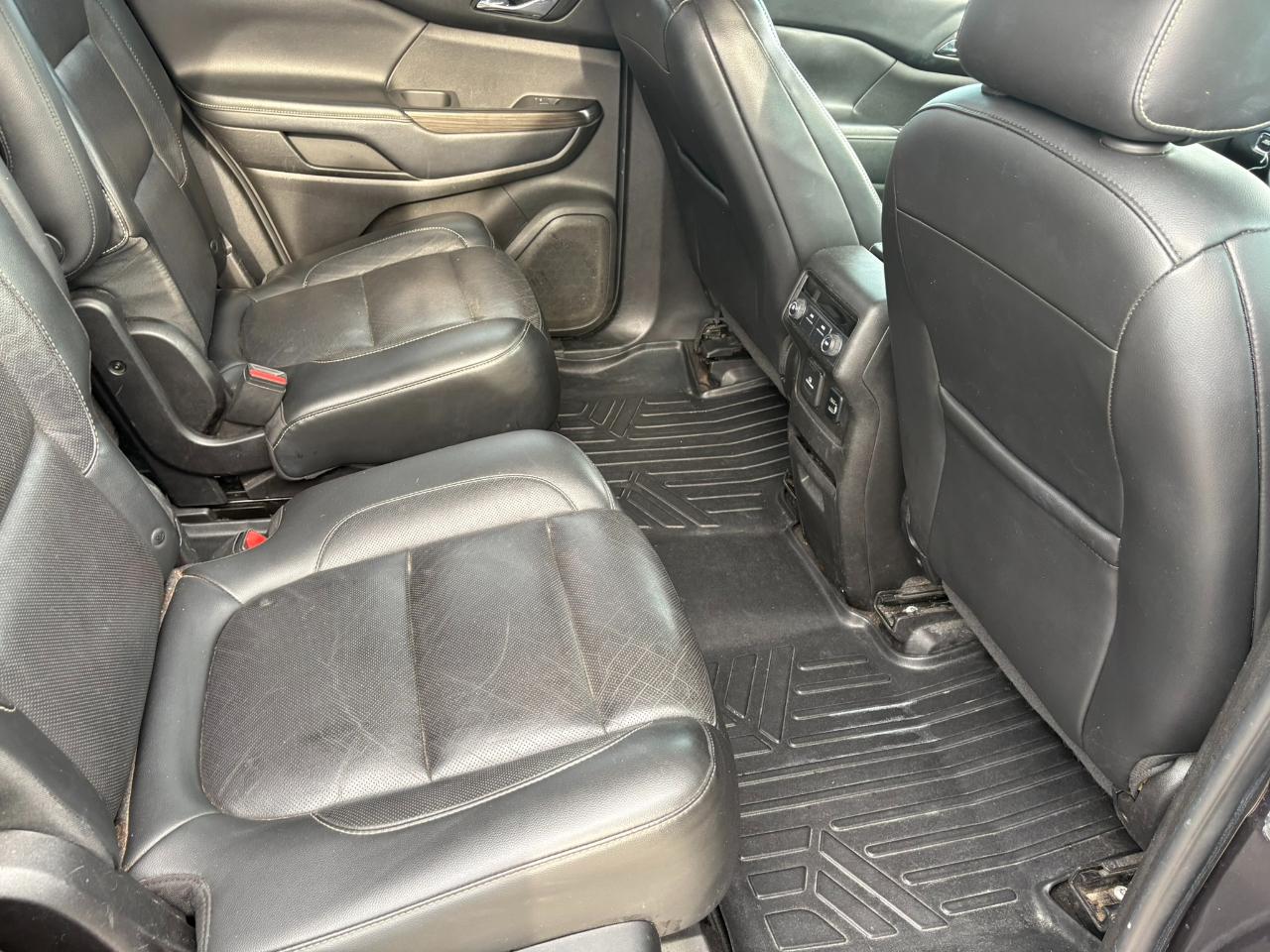 GMC Acadia FWD 4dr SLT w/SLT-1 2018