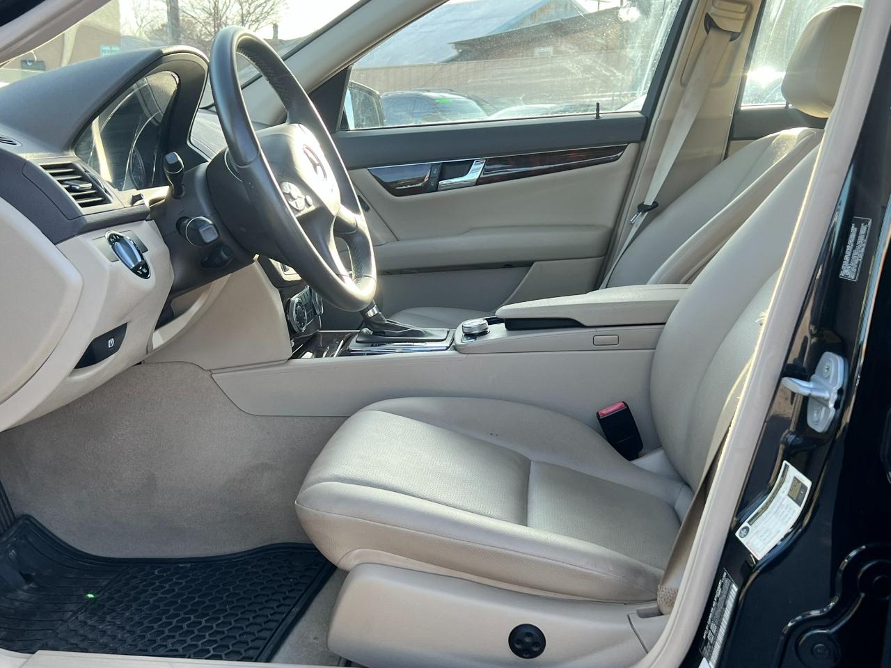 Mercedes-Benz C-Class 4dr Sdn C 300 Luxury RWD 2010