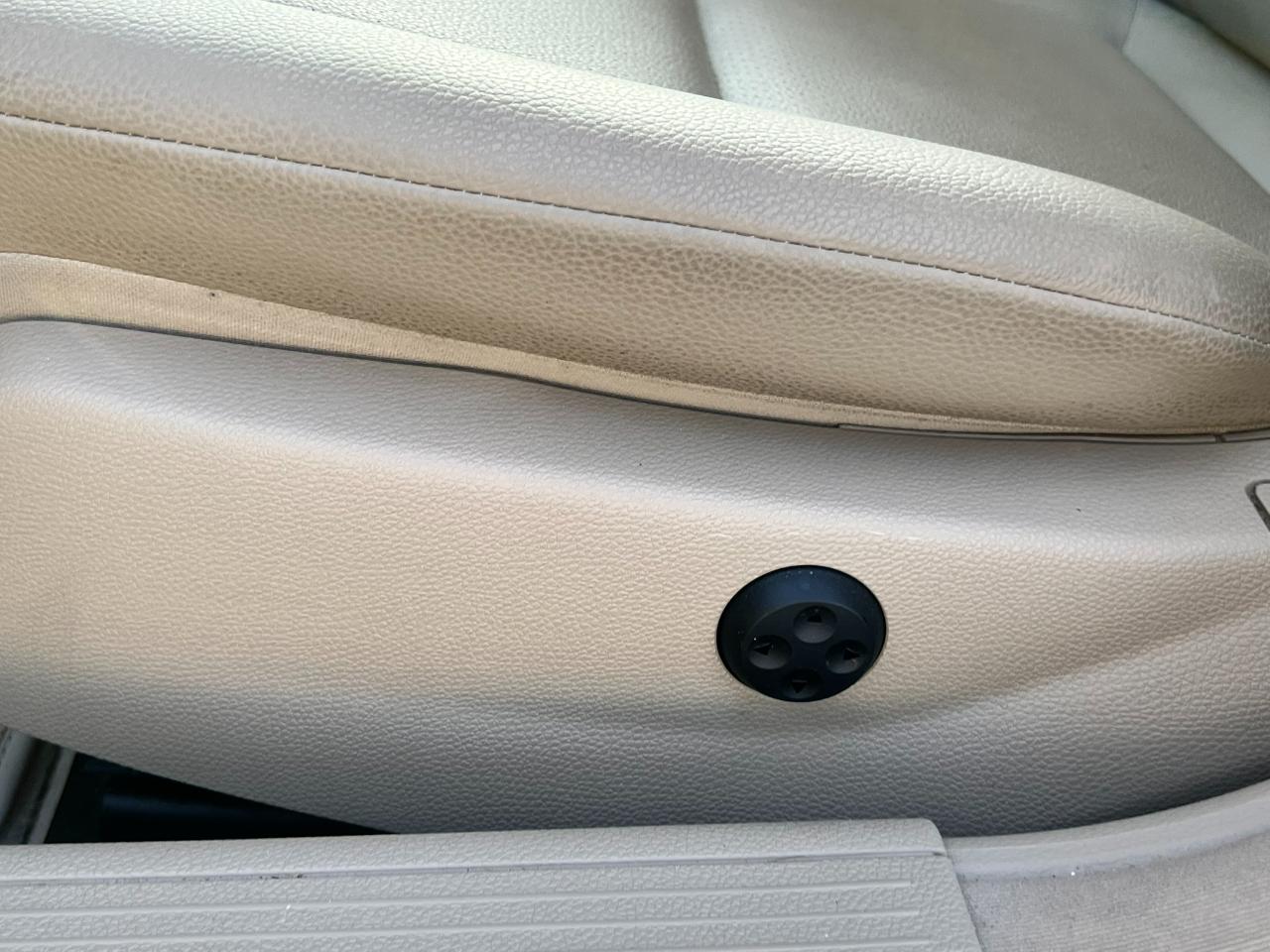 Mercedes-Benz C-Class 4dr Sdn C 300 Luxury RWD 2010