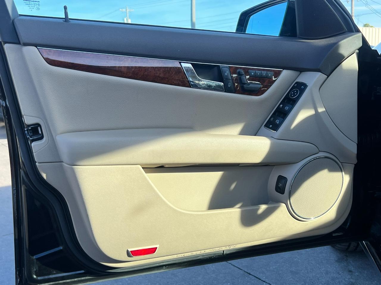 Mercedes-Benz C-Class 4dr Sdn C 300 Luxury RWD 2010