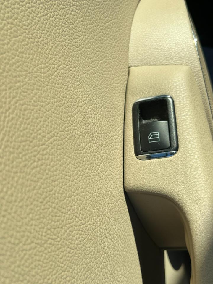 Mercedes-Benz C-Class 4dr Sdn C 300 Luxury RWD 2010