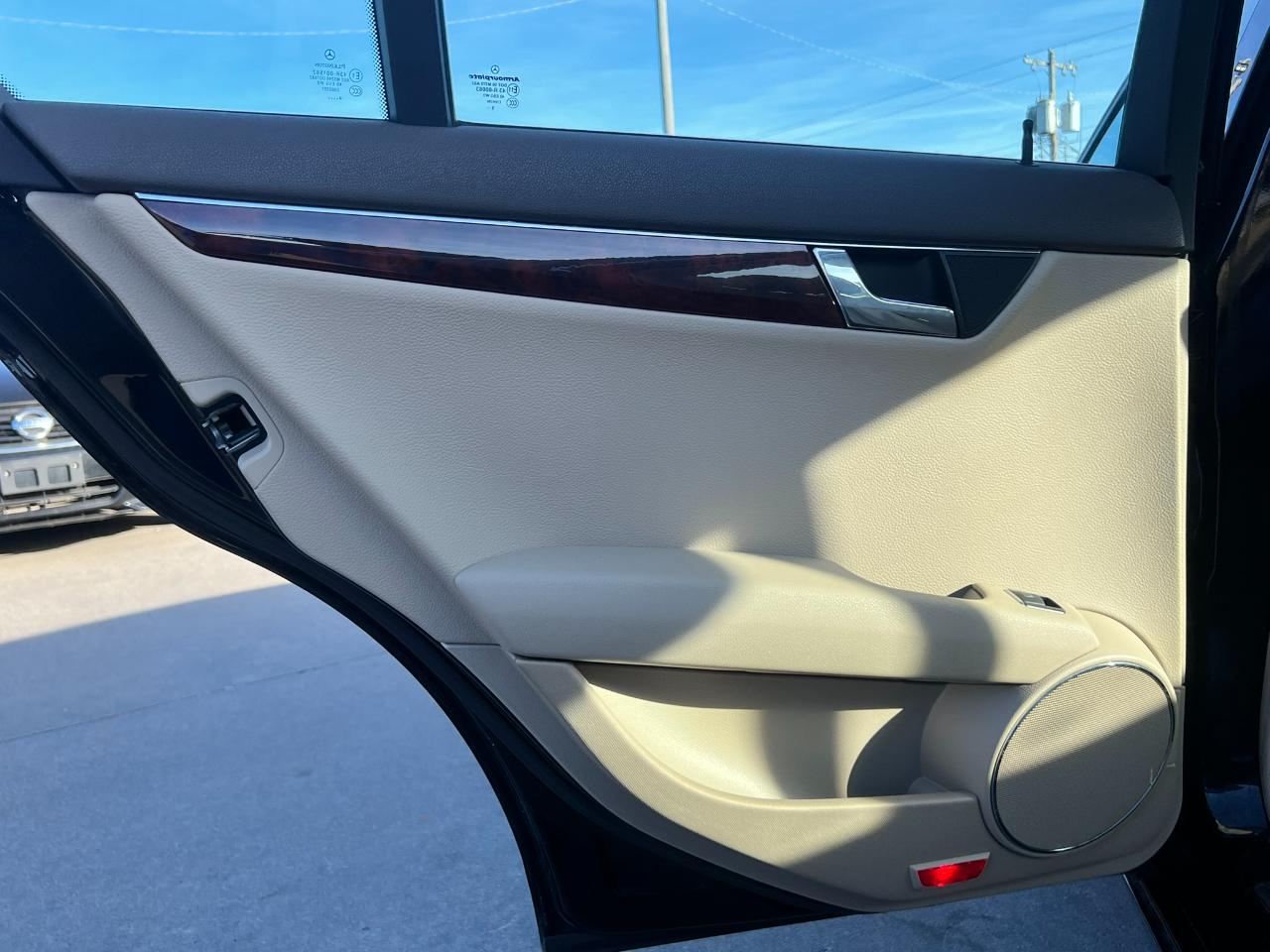 Mercedes-Benz C-Class 4dr Sdn C 300 Luxury RWD 2010