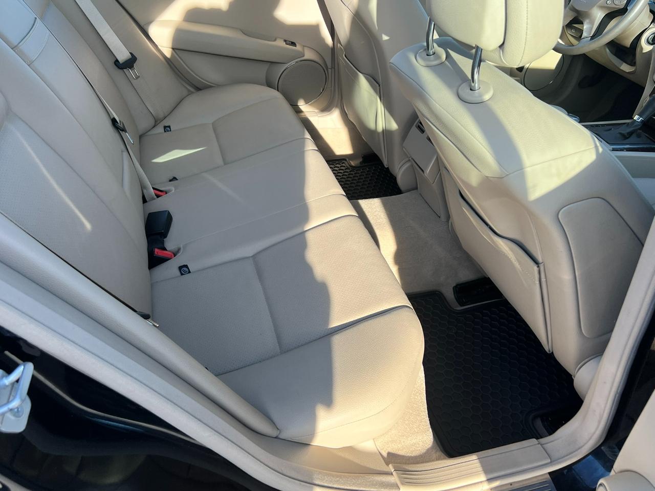 Mercedes-Benz C-Class 4dr Sdn C 300 Luxury RWD 2010