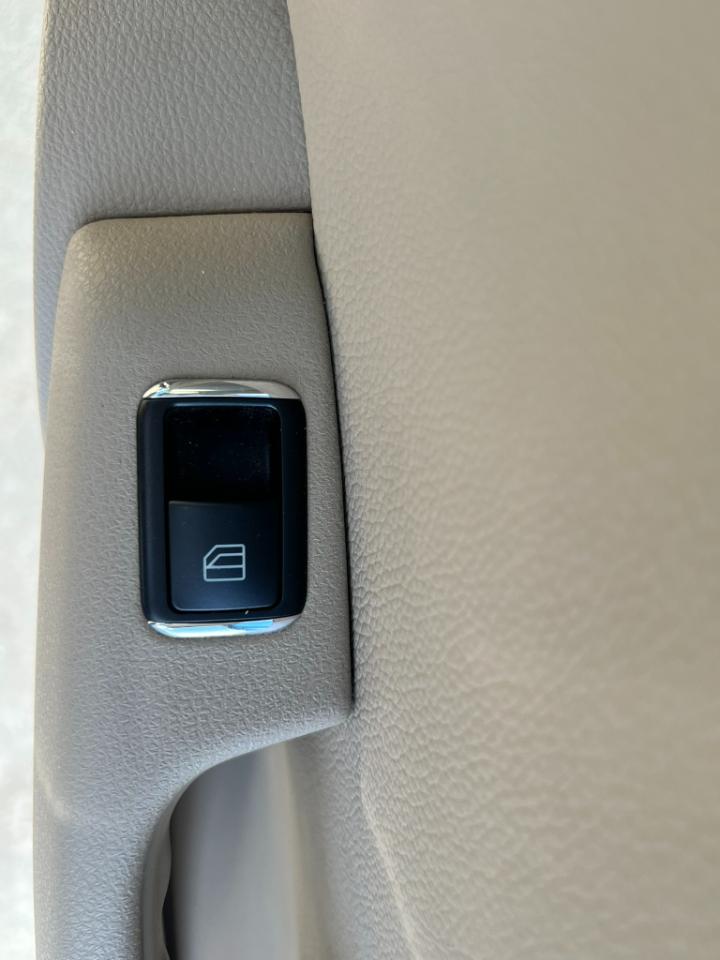 Mercedes-Benz C-Class 4dr Sdn C 300 Luxury RWD 2010