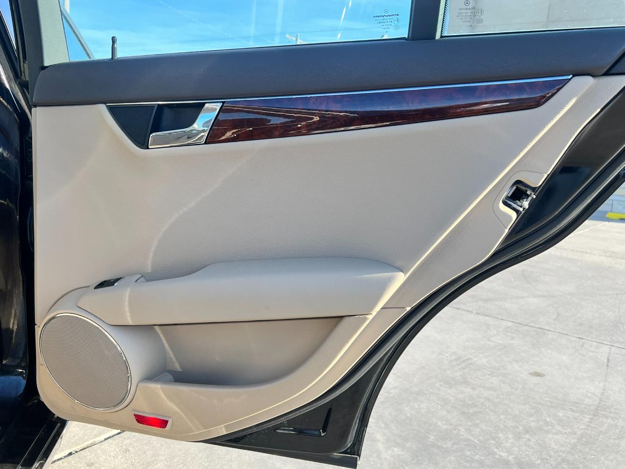 Mercedes-Benz C-Class 4dr Sdn C 300 Luxury RWD 2010