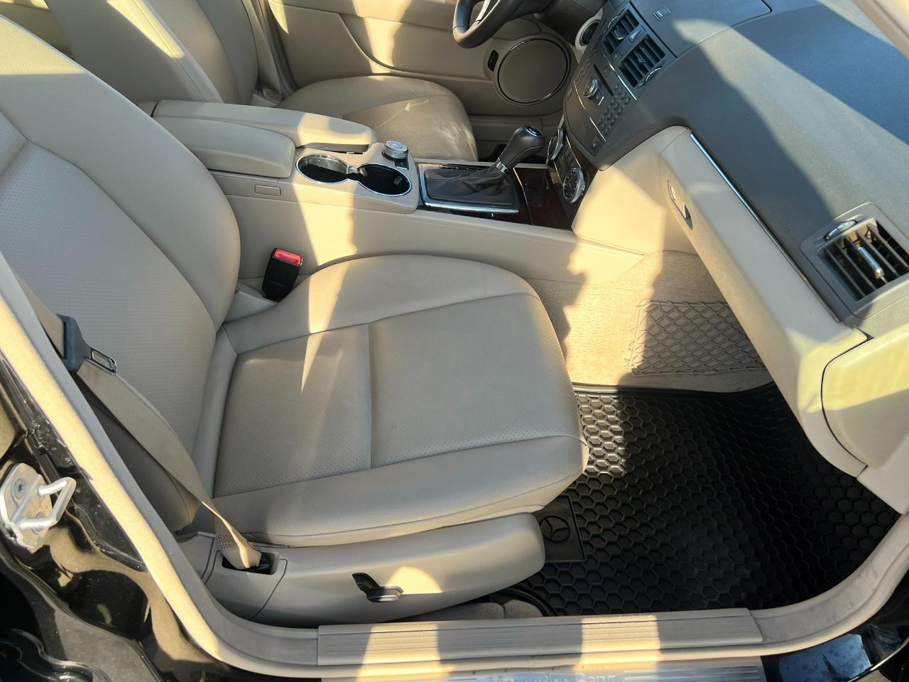 Mercedes-Benz C-Class 4dr Sdn C 300 Luxury RWD 2010