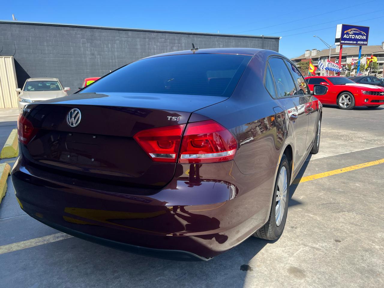 Volkswagen Passat 4dr Sdn 1.8T Auto Wolfsburg Ed 2014