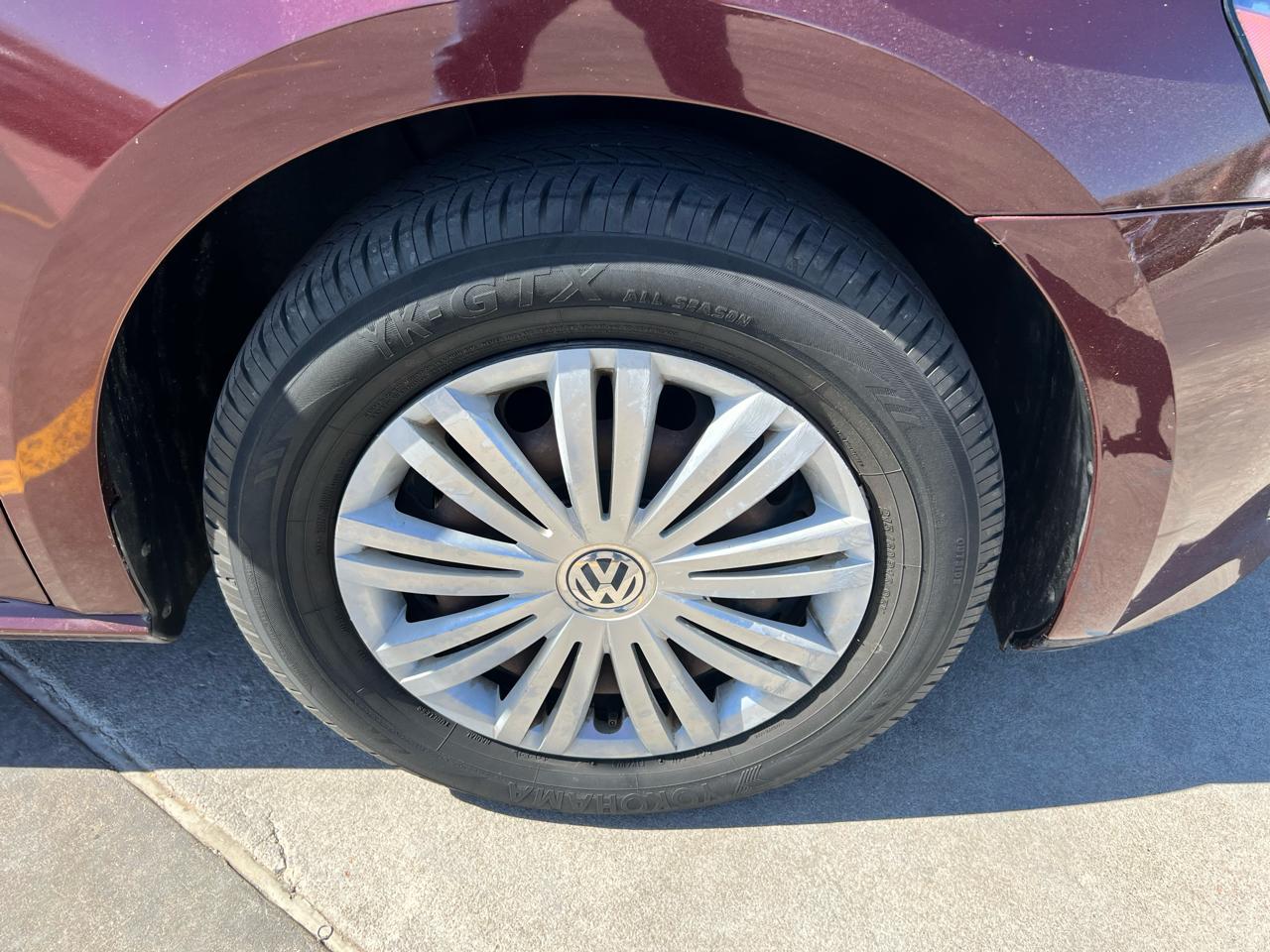 Volkswagen Passat 4dr Sdn 1.8T Auto Wolfsburg Ed 2014