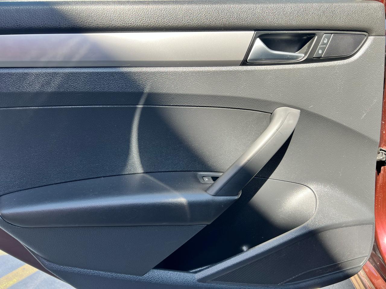 Volkswagen Passat 4dr Sdn 1.8T Auto Wolfsburg Ed 2014