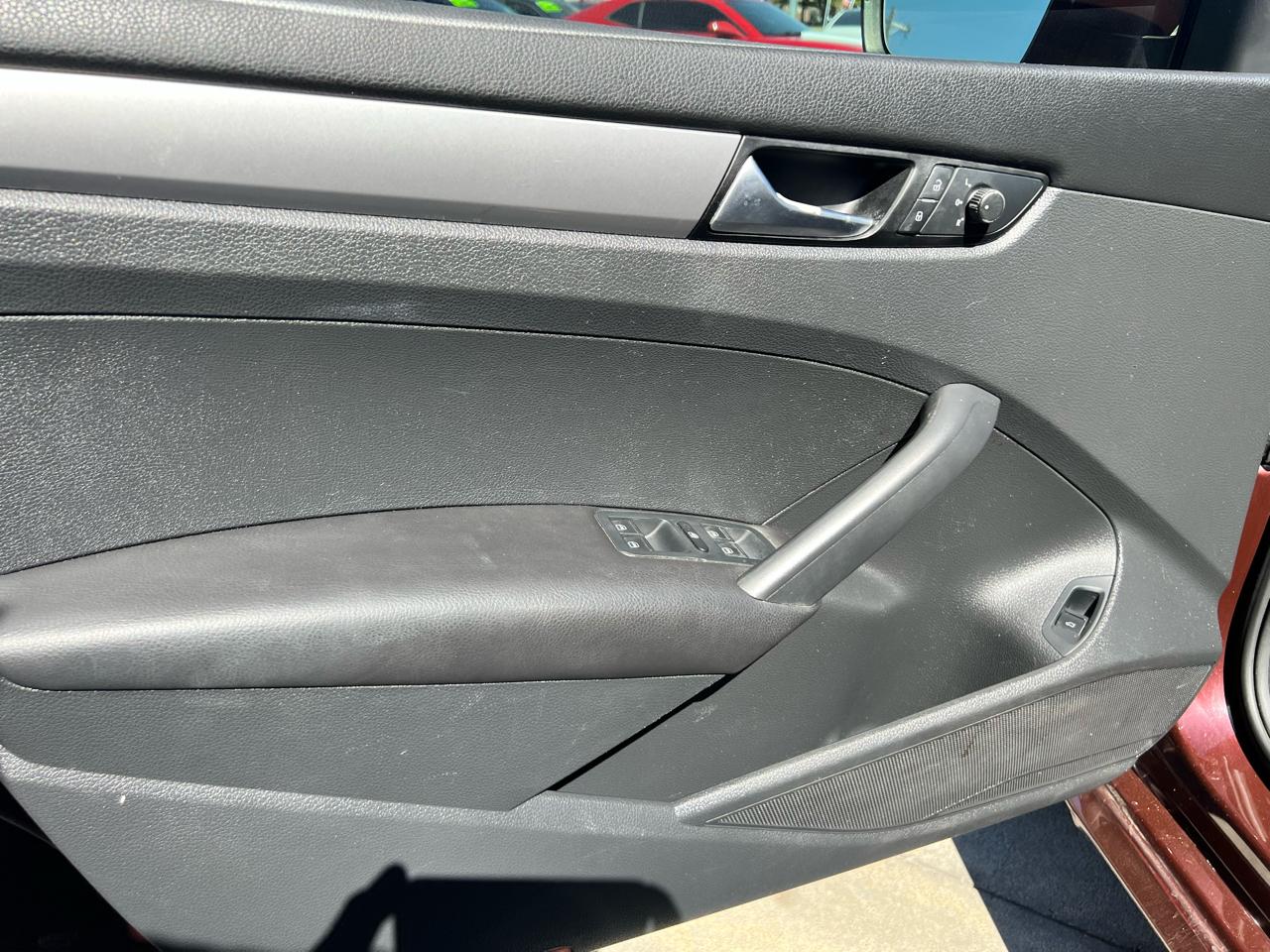 Volkswagen Passat 4dr Sdn 1.8T Auto Wolfsburg Ed 2014