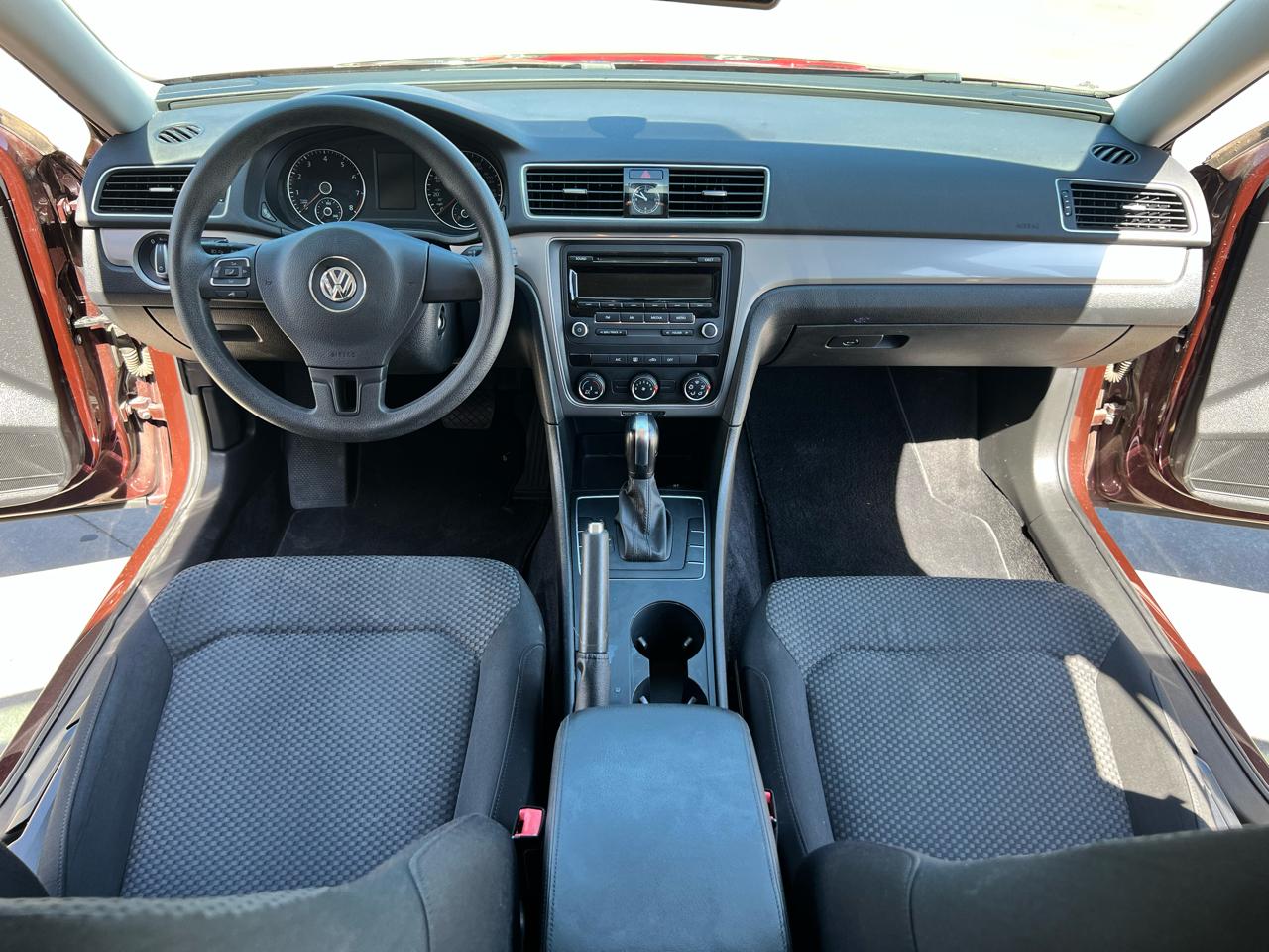 Volkswagen Passat 4dr Sdn 1.8T Auto Wolfsburg Ed 2014