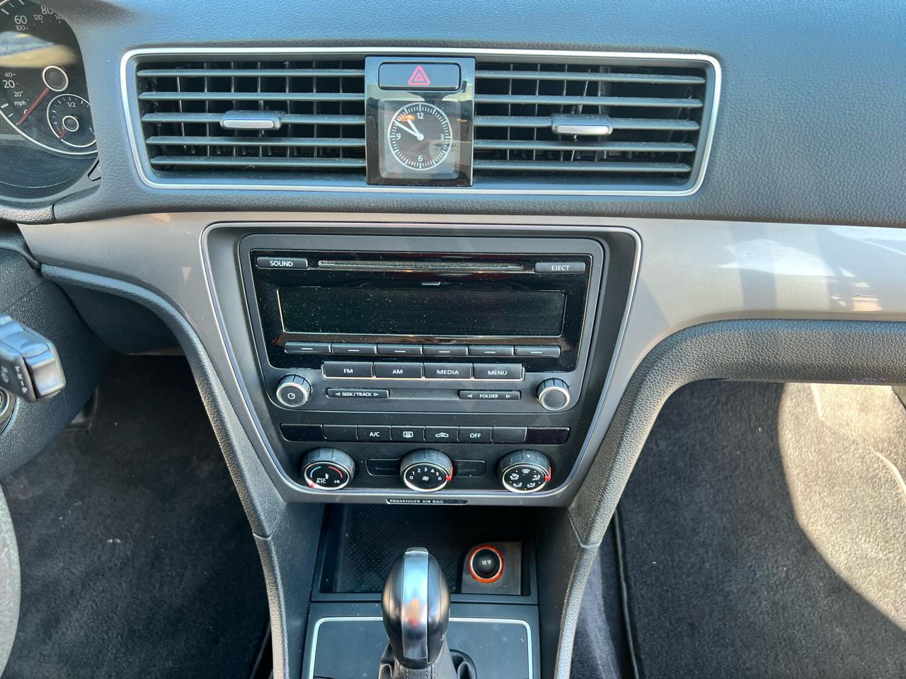 Volkswagen Passat 4dr Sdn 1.8T Auto Wolfsburg Ed 2014