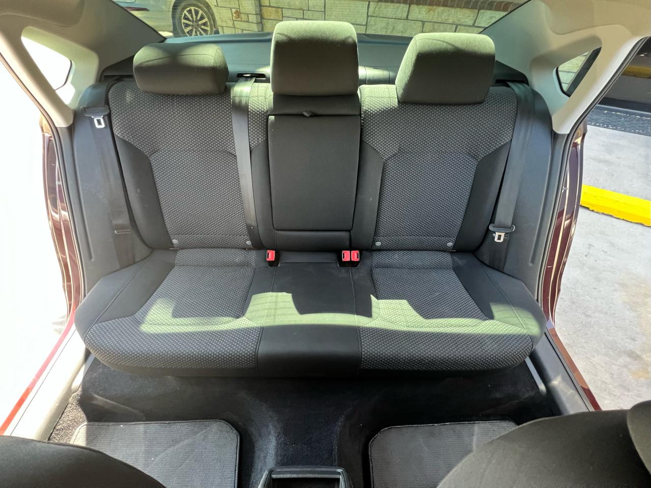 Volkswagen Passat 4dr Sdn 1.8T Auto Wolfsburg Ed 2014