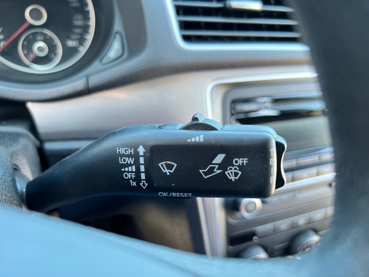 Volkswagen Passat 4dr Sdn 1.8T Auto Wolfsburg Ed 2014