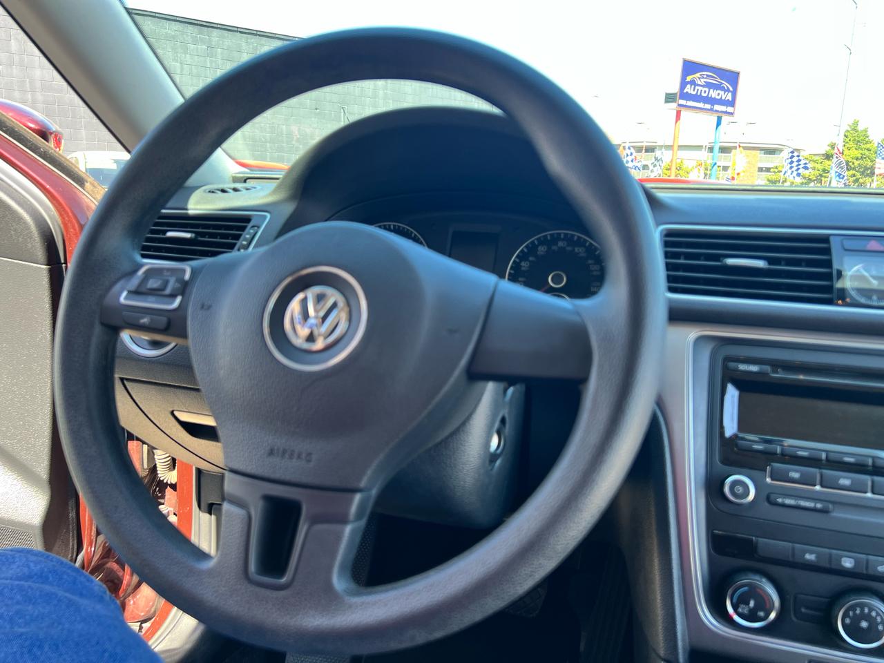 Volkswagen Passat 4dr Sdn 1.8T Auto Wolfsburg Ed 2014