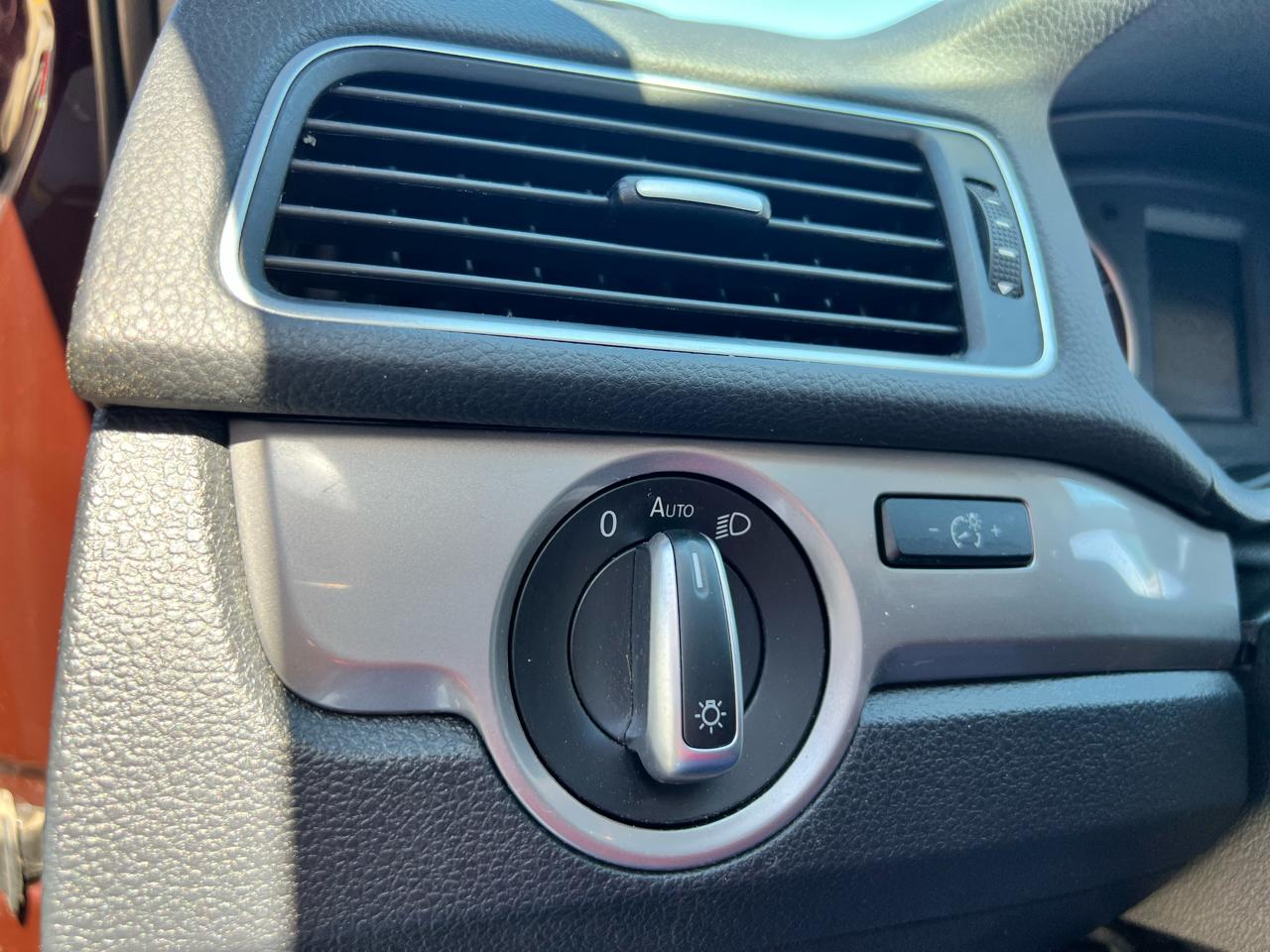 Volkswagen Passat 4dr Sdn 1.8T Auto Wolfsburg Ed 2014