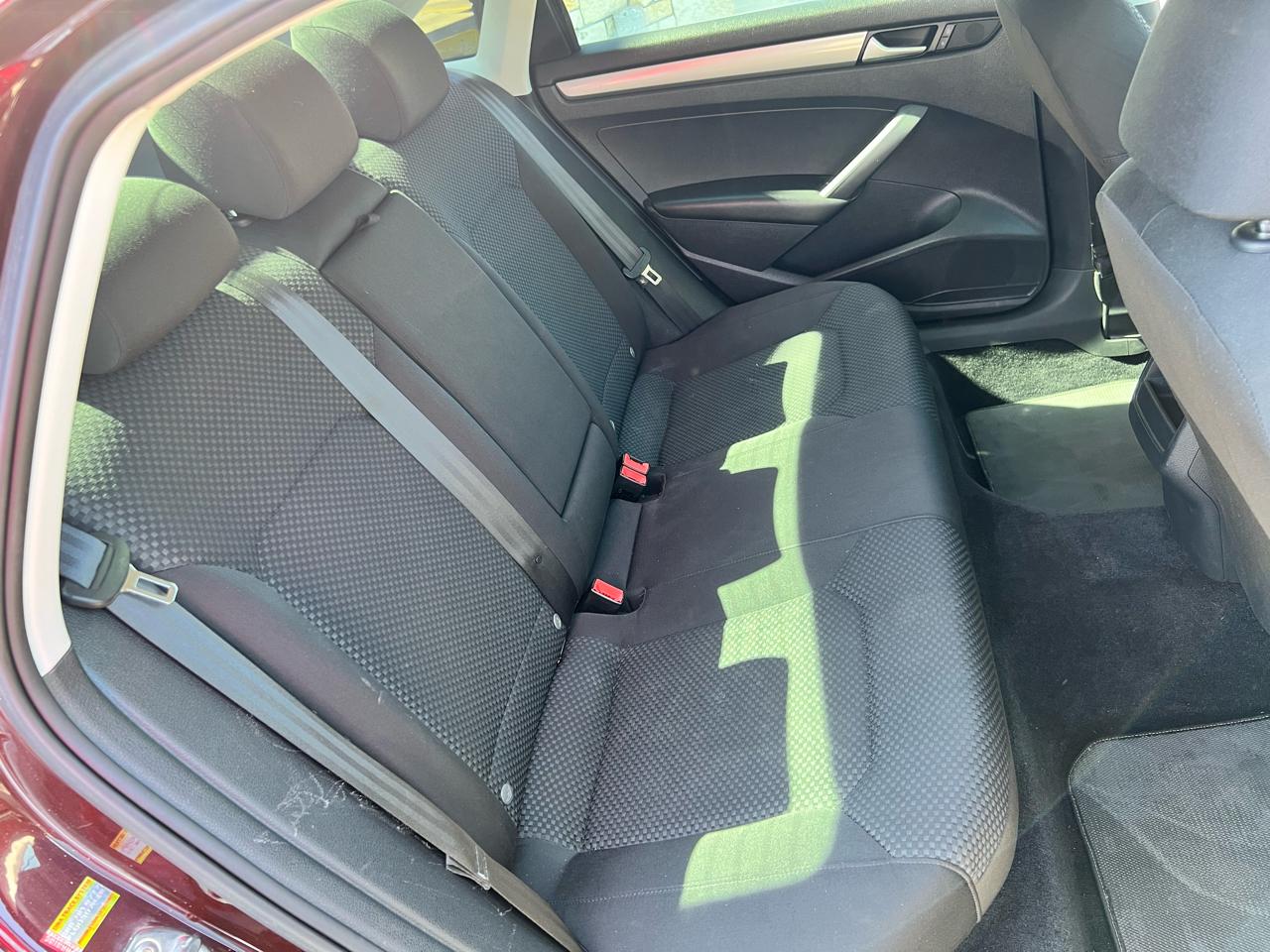 Volkswagen Passat 4dr Sdn 1.8T Auto Wolfsburg Ed 2014