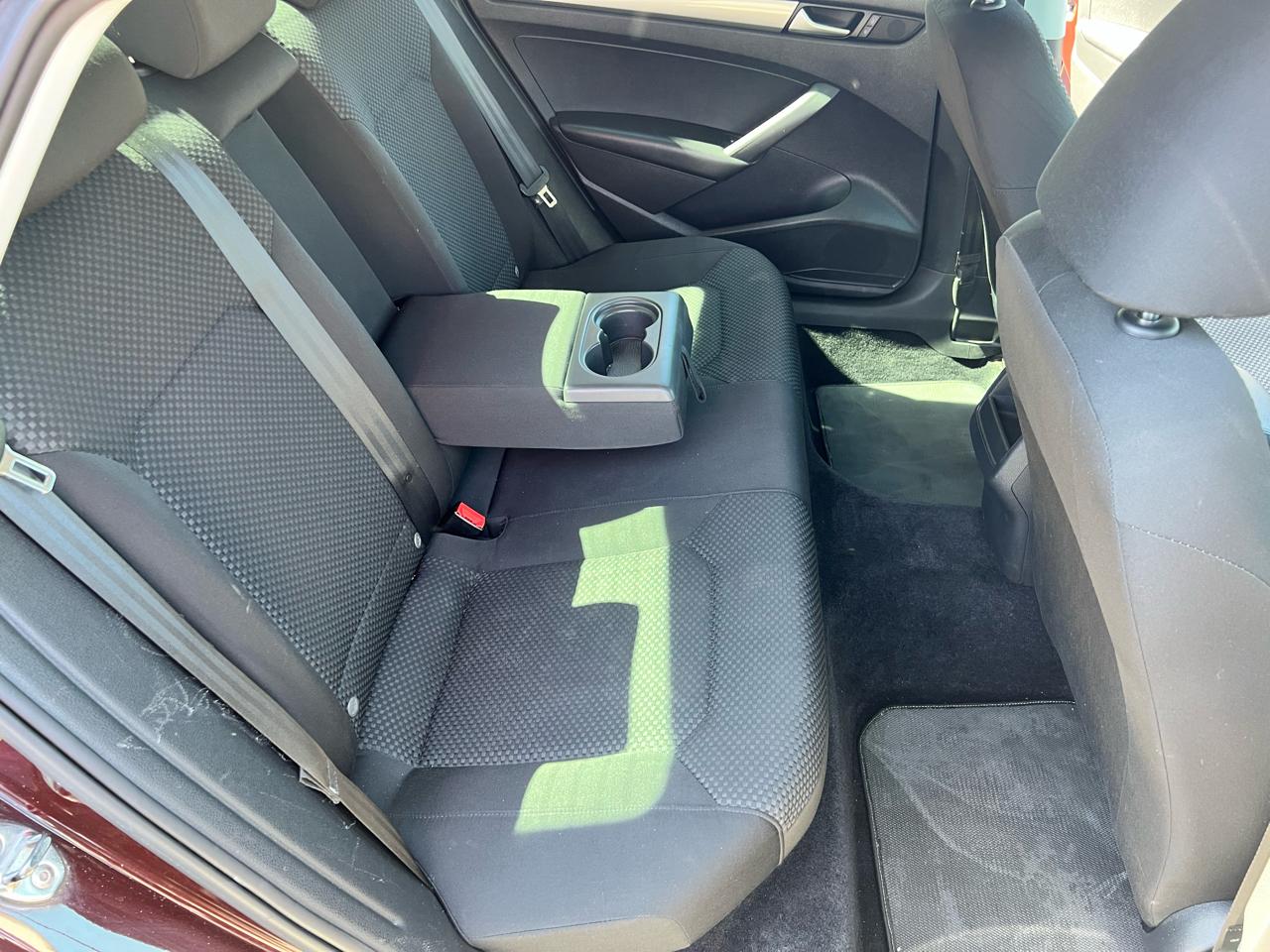 Volkswagen Passat 4dr Sdn 1.8T Auto Wolfsburg Ed 2014