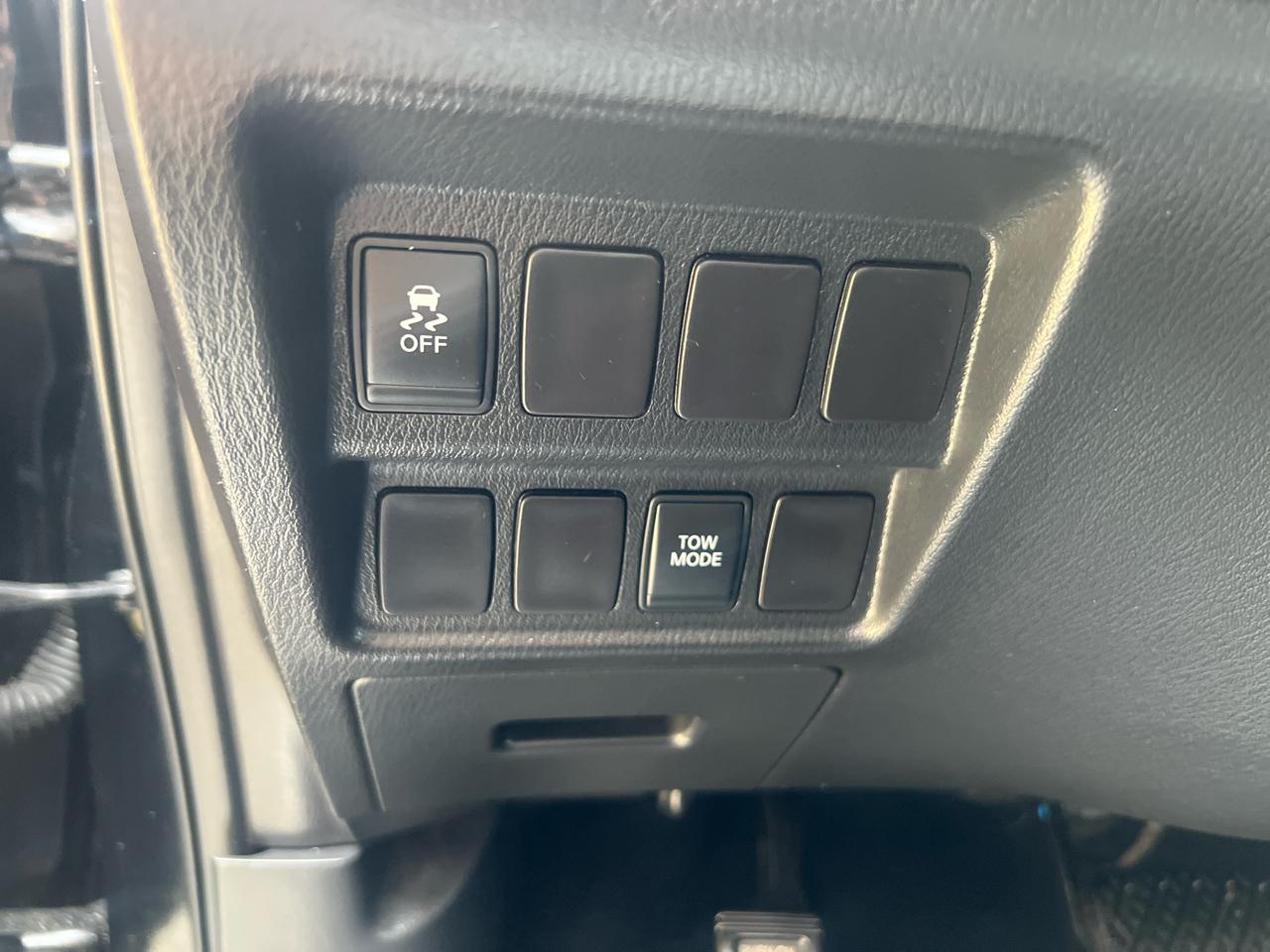 Nissan Pathfinder 4WD 4dr Platinum 2015