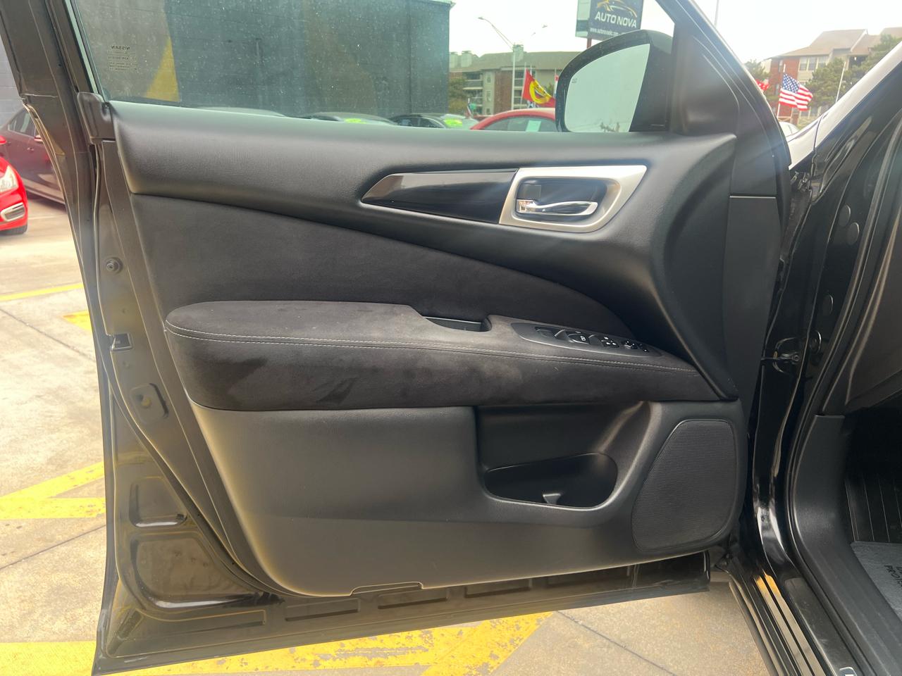 Nissan Pathfinder 4WD 4dr Platinum 2015